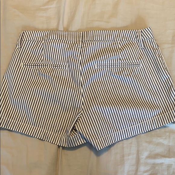 Old navy shorts - Picture 2 of 3